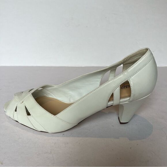 Easy Street Women's Pumps Cream Slip On Open Toe 11M - Picture 4 of 9